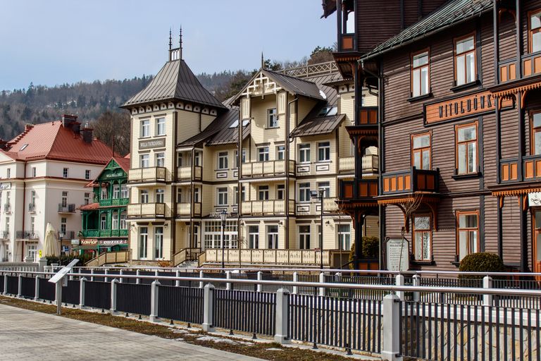 Ranking Sanatoriów w Krynicy-Zdroju 2026: Gdzie najlepiej się leczyć?